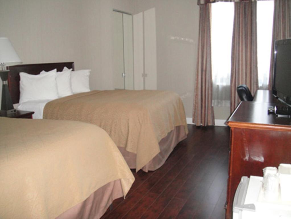 מיסיסאוגה Holiday Inn Express & Suites Toronto Airport West By Ihg מראה חיצוני תמונה