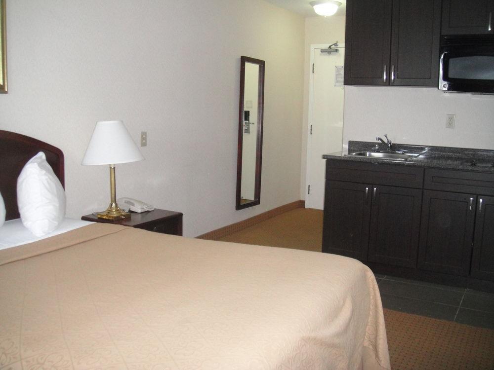 מיסיסאוגה Holiday Inn Express & Suites Toronto Airport West By Ihg מראה חיצוני תמונה