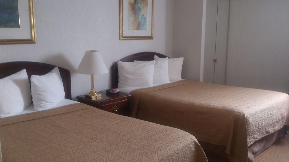 מיסיסאוגה Holiday Inn Express & Suites Toronto Airport West By Ihg מראה חיצוני תמונה