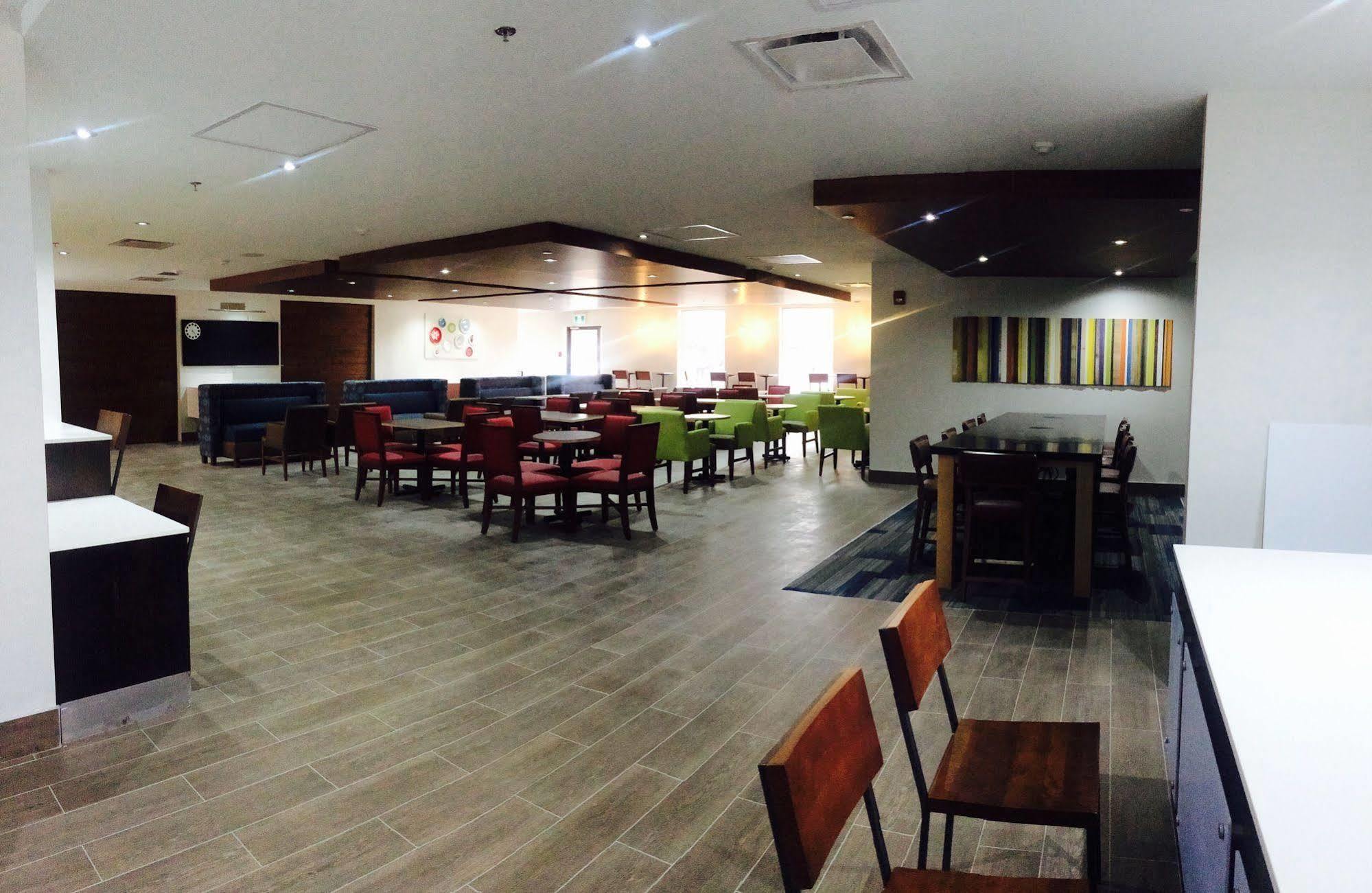 מיסיסאוגה Holiday Inn Express & Suites Toronto Airport West By Ihg מראה חיצוני תמונה
